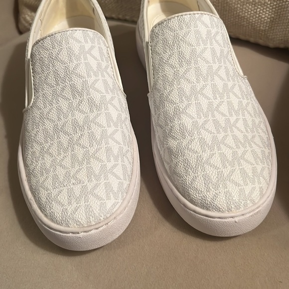 Worn one Time Michael Kors Keaton Slip-On Signature Logo Sneakers - Picture 9 of 10